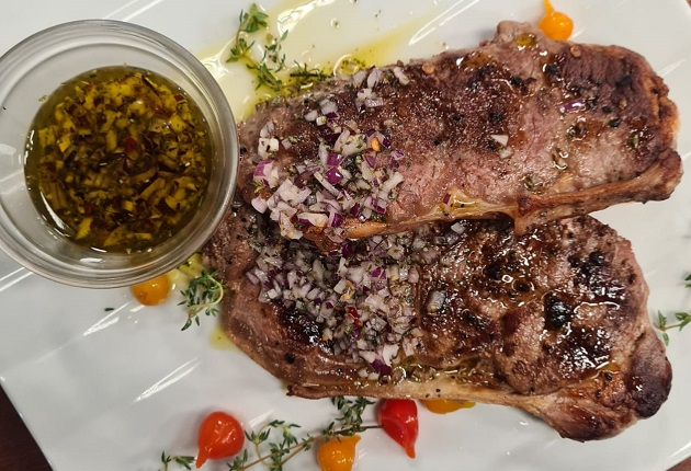 Bife Grelhado com Molho de Chimichurri